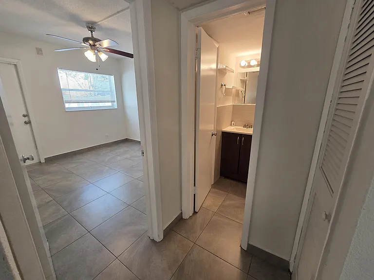 720 NE 2nd St #2 — Photo 10