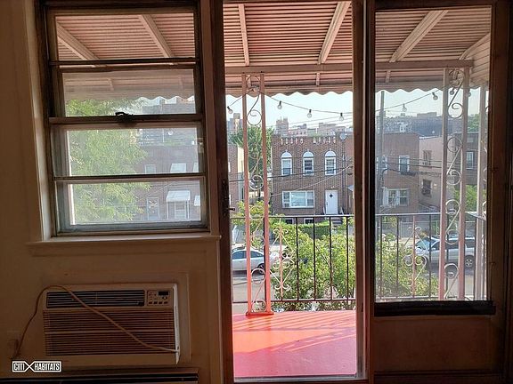 5th image of 2116 30th Ave APT 3