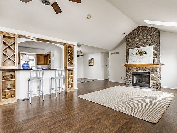 3rd image of 7685 River Rd