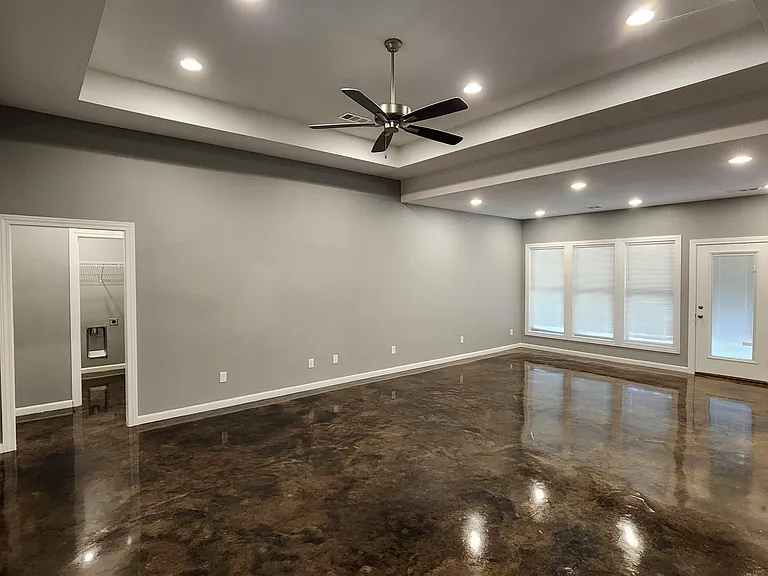 2204 Everett Dr — Photo 7
