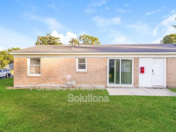 3rd image of 900 Lowdermilk St #J