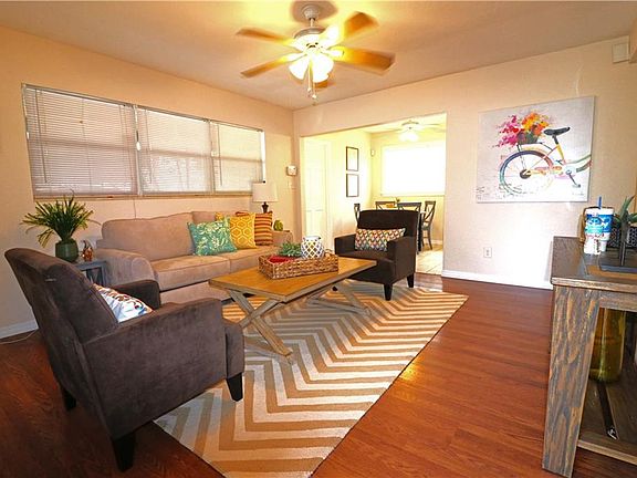 4th image of 220 W Azalea Ave