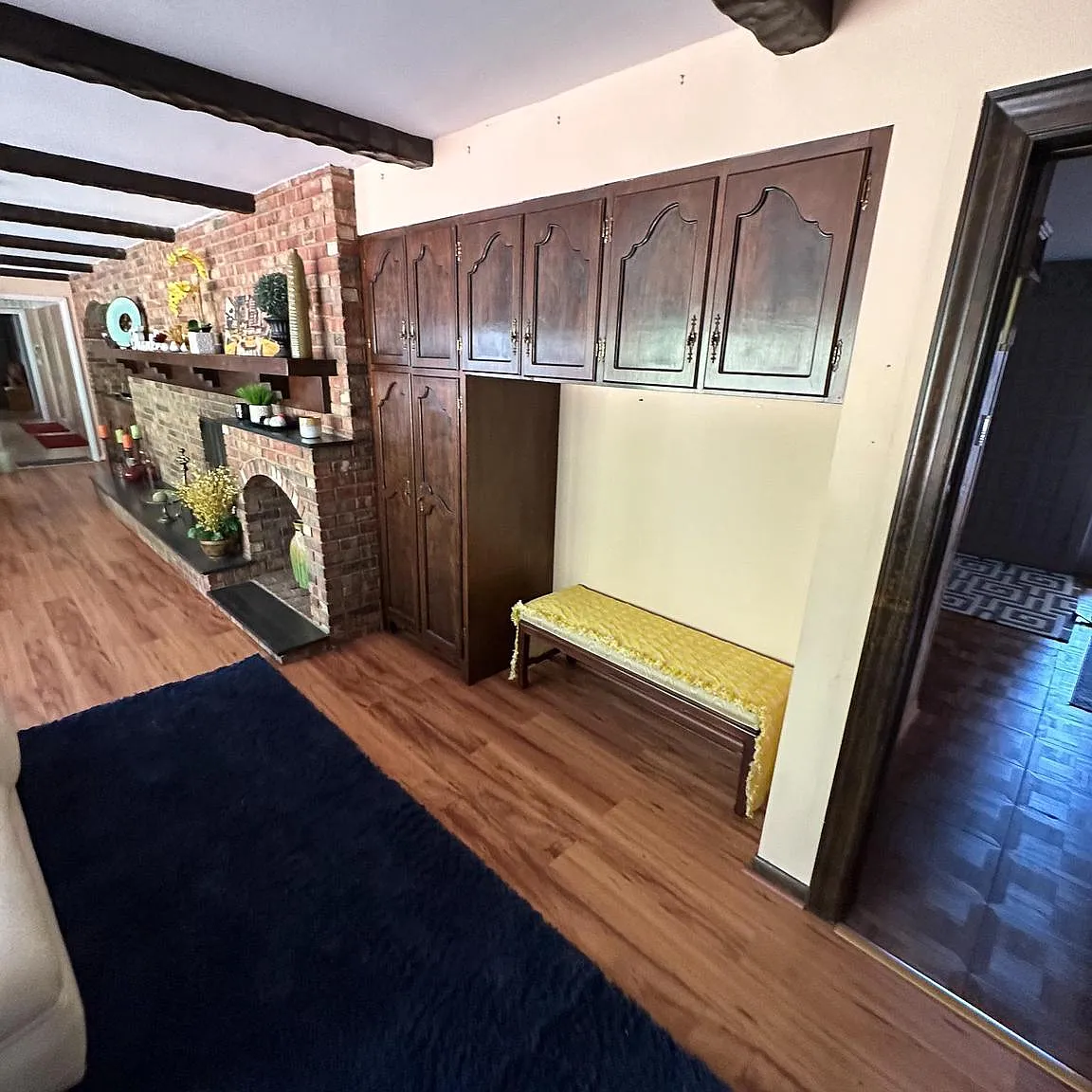 10 bed, 4.5 bath, 7874 sqft, $10,000 — Photo 2