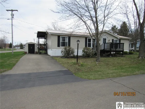 32 Ponderosa Dr, Brocton, NY 14716