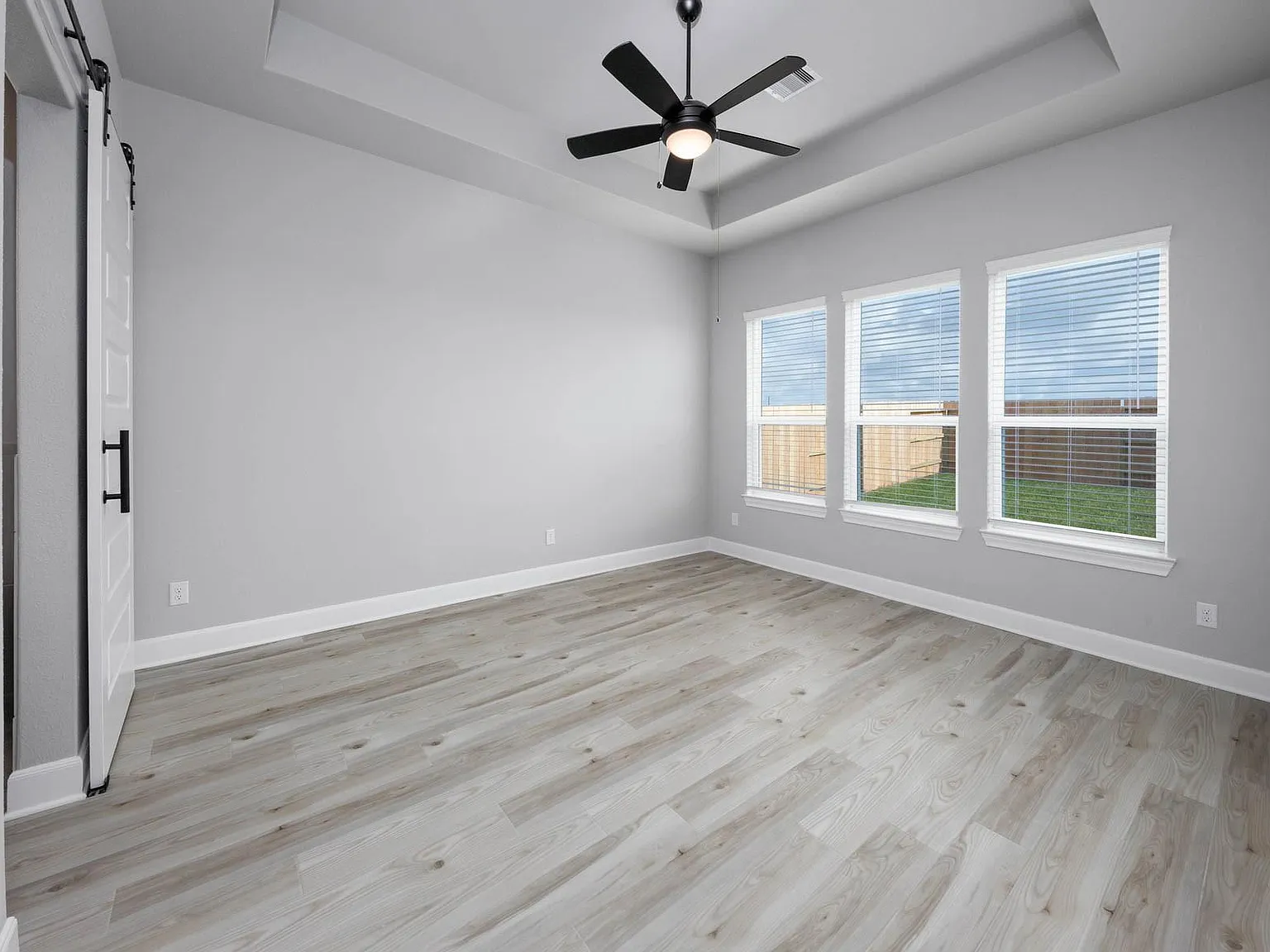3 bed, 2.0 bath, 1662 sqft, $3,280 — Photo 4