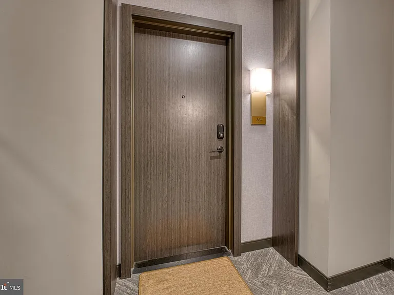 635 Slaters Ln #306 — Photo 21