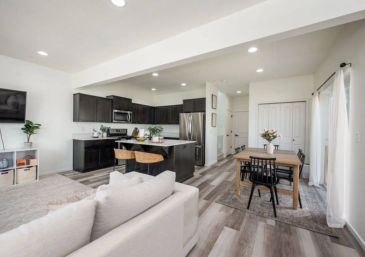 Freshly Updated 3Bed Home: Community Pool & Fenced Backyard! — Photo 4