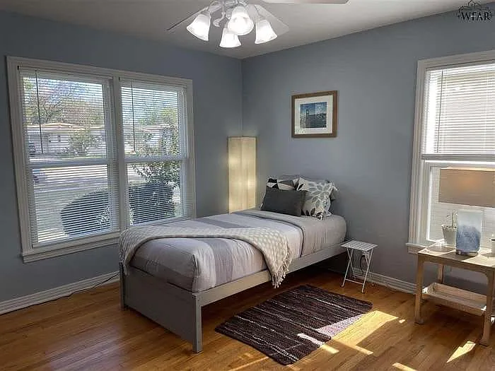 4 bed, 1645 sqft, $2,100 — Photo 2