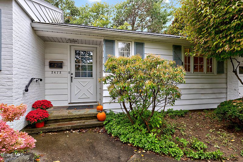 2nd image of 2472 Hilltop Road