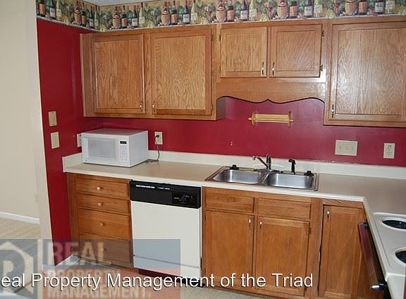 5th image of 19 Meadowood Glen Way #40
