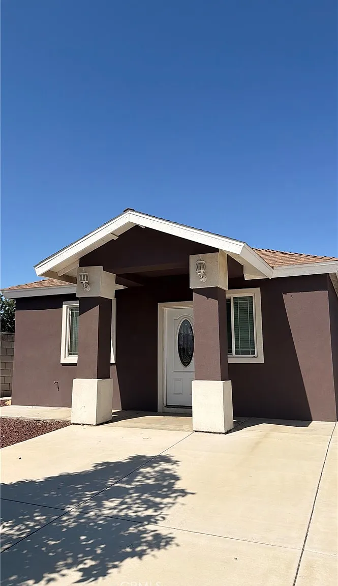 2 bed, 700 sqft, $2,300 — Photo 2