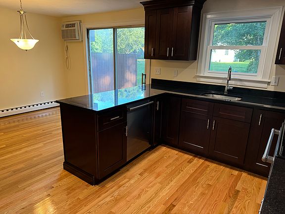 3rd image of 15 Strawberry Hill Rd #15