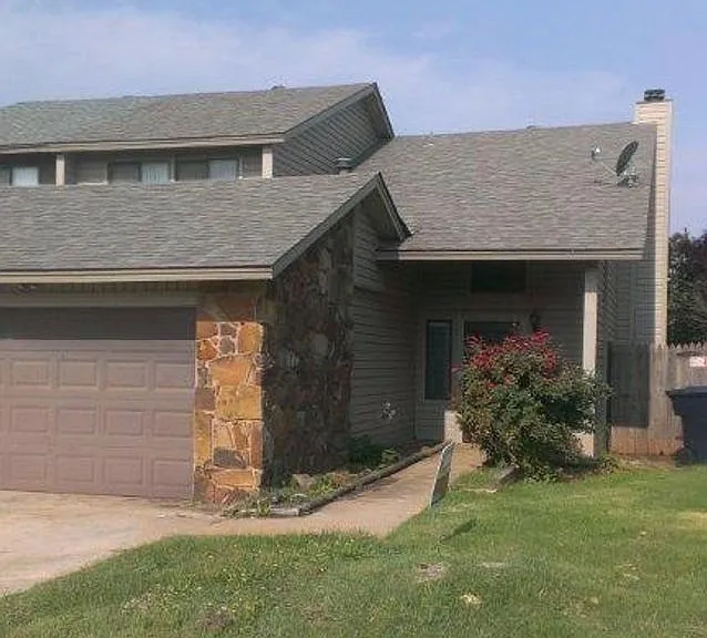10207 Shadowridge Dr — Photo 1