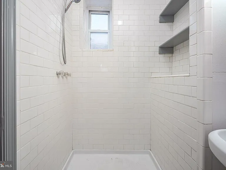 1525 Tasker St #1R — Photo 10