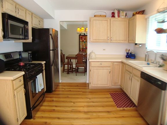 5th image of 421 Attenborough Way