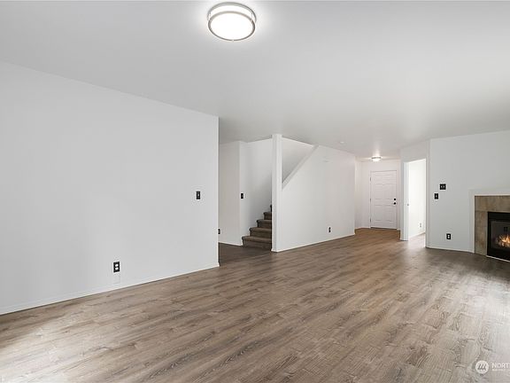 5th image of 1614 203rd Street Ct E