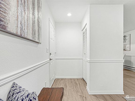 3rd image of 4106 Factoria Boulevard SE #114
