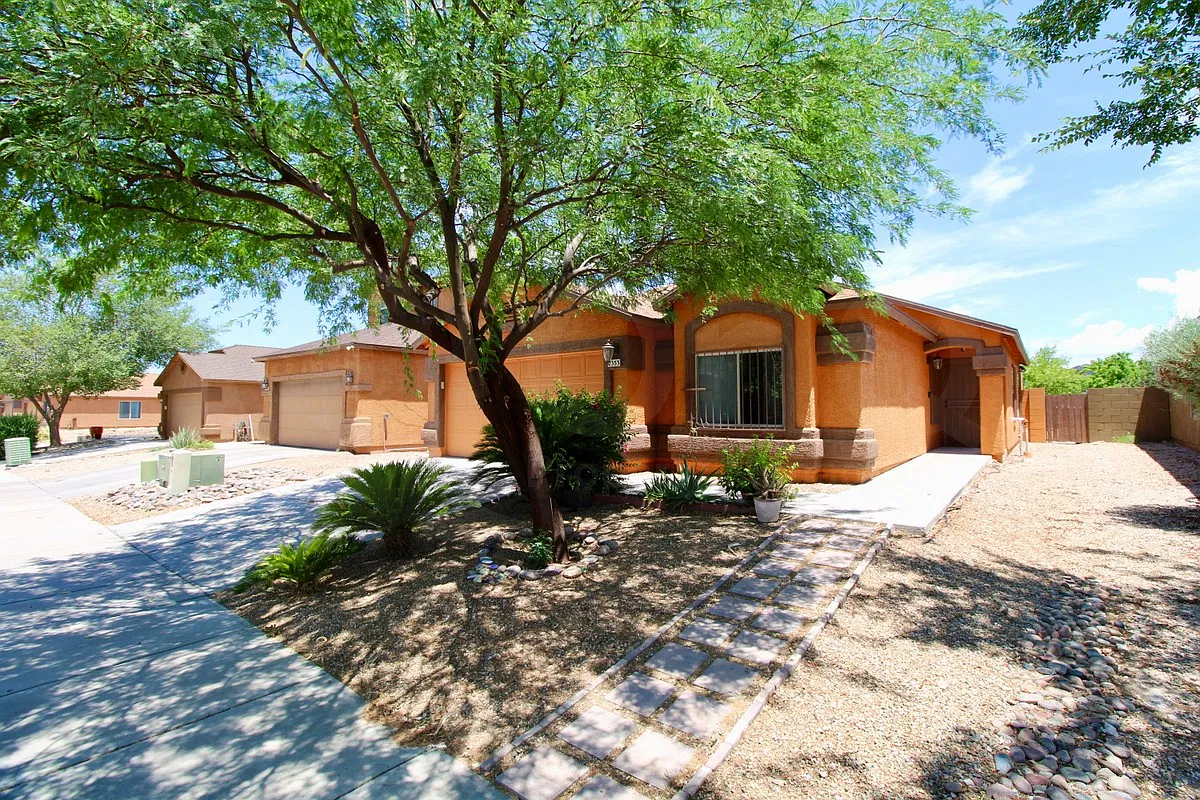 3 bed, 2.0 bath, 1247 sqft, $1,799 — Photo 3