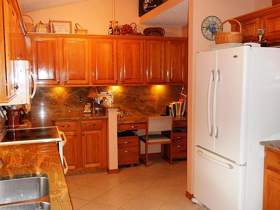 2nd image of 3914 Saint Armens Cir