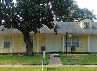 911 Hidden Valley Dr, Houston, TX 77088