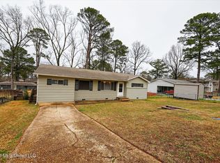 1912 Carolyn Ln, Pearl, MS 39208