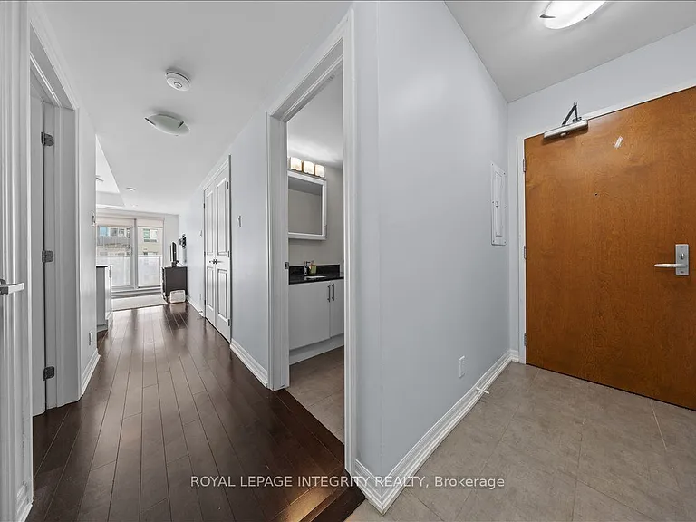 242 Rideau St #909 — Photo 2