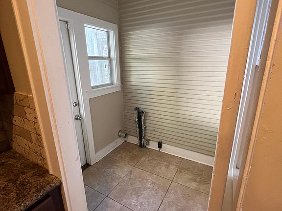 5th image of 732 Cecile Pl