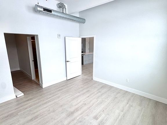 4th image of 207 N Front St #210