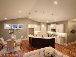14206 Oakwood Dr, Urbandale, IA 50323