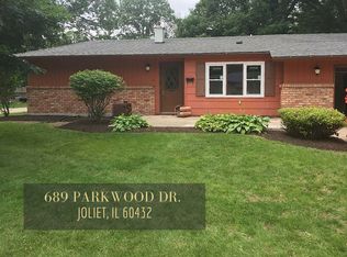 689 Parkwood Dr, Joliet, IL