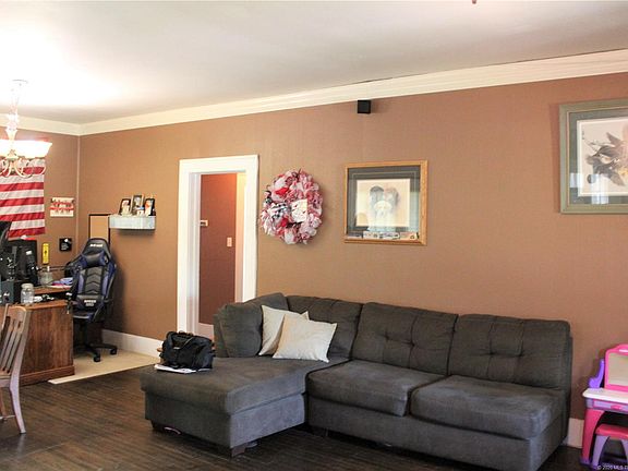 3rd image of 621 E Seminole Ave