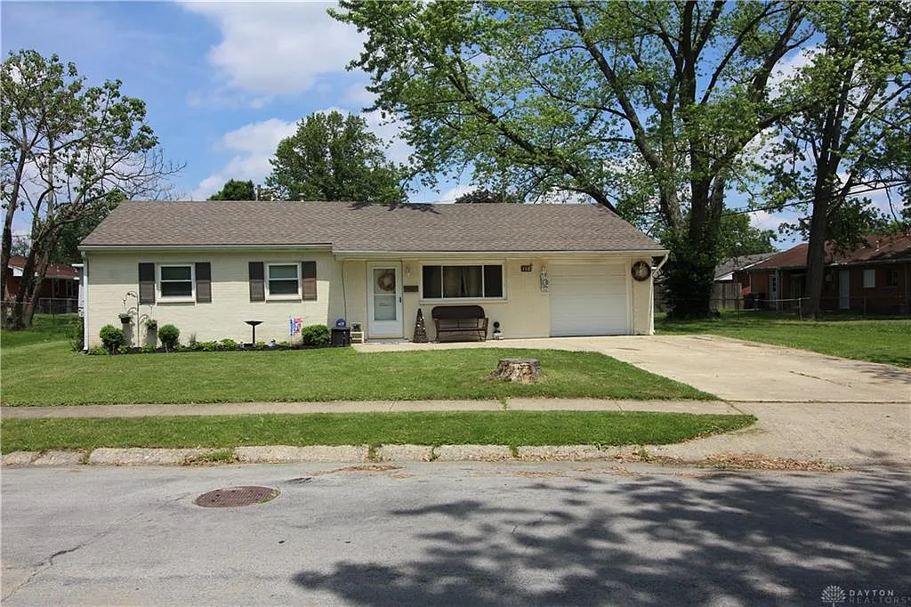 110 Charles Pl photo 1