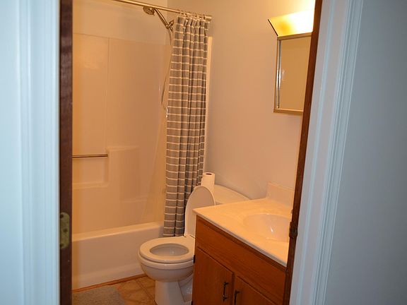 Hall bathroom Upstairs