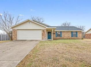 7000 Canterbury Dr, Woodway, TX 76712
