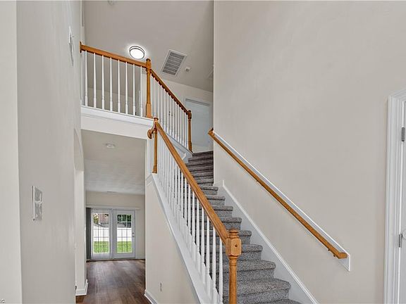 4th image of 920 Murphy Ln