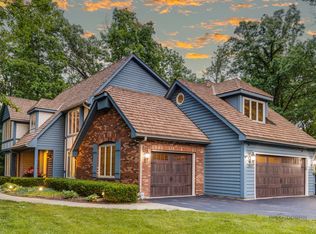 29455 N Northwoods Dr, Libertyville, IL 60048