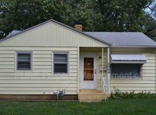 2004 SW Moundview Dr, Topeka, KS 66604