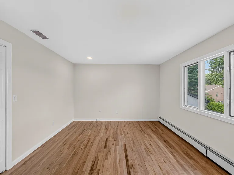 280 Ash St — Photo 23