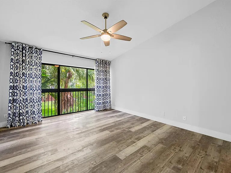 4221 SW 71st Way #4221 — Photo 14