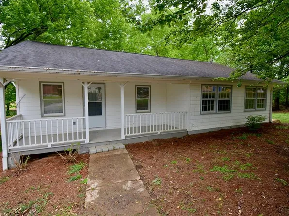 514 Grady St, Waleska, GA 30183