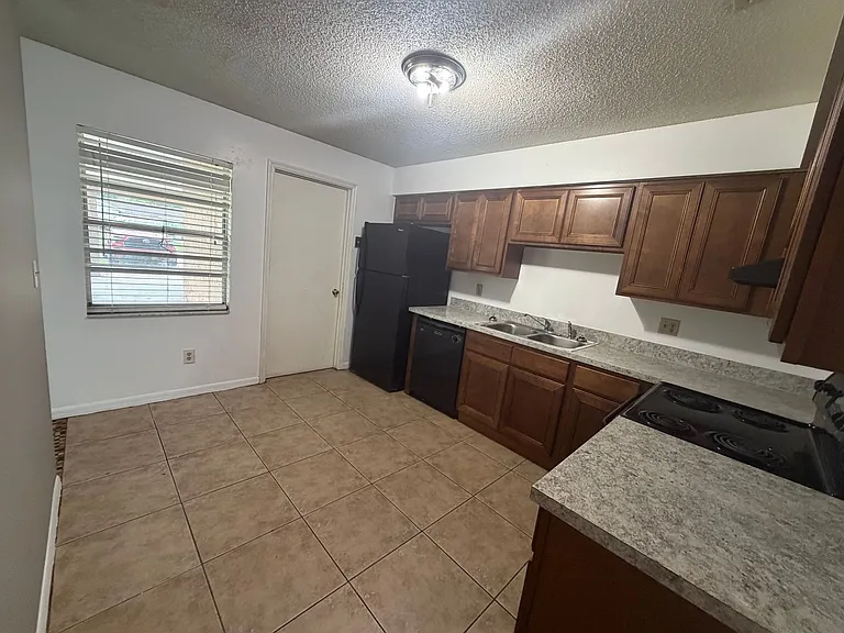 2415 S Cedar Ave #B — Photo 5