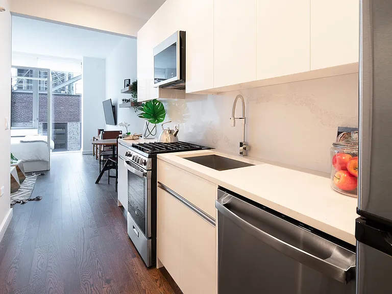 102 Charlton St #18D — Photo 3