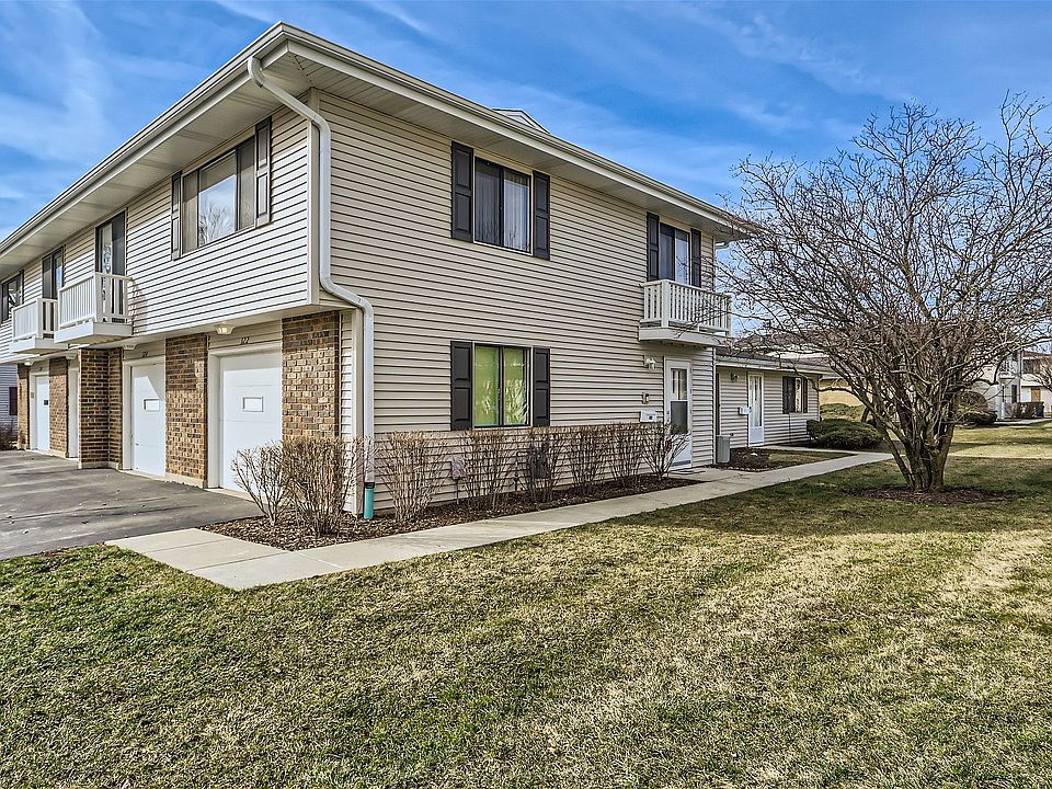 1st image of 122 Cotuit Ct #122