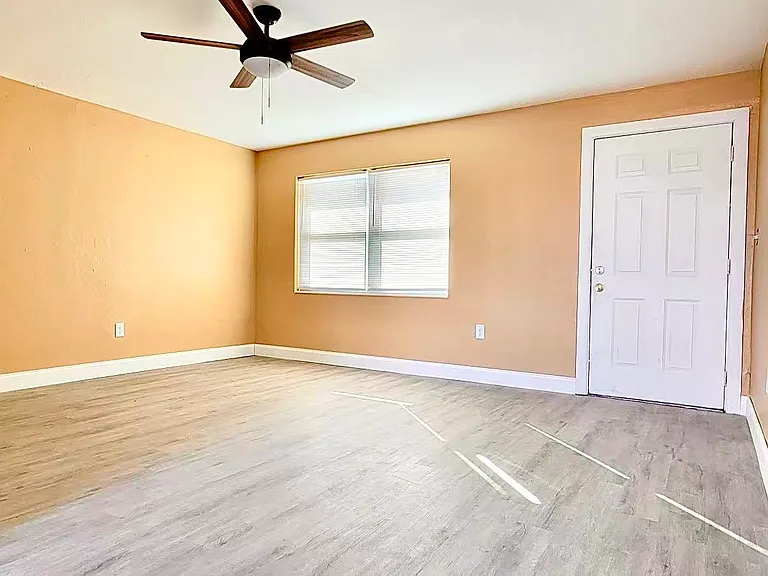 2408 Linhart Ave — Photo 4