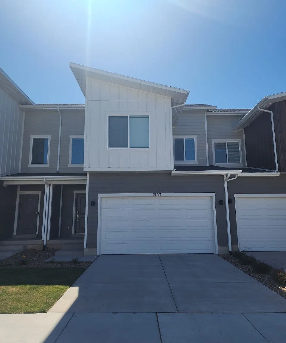 3 bed, 2.5 bath, 1714 sqft, $2,250 — Photo 2