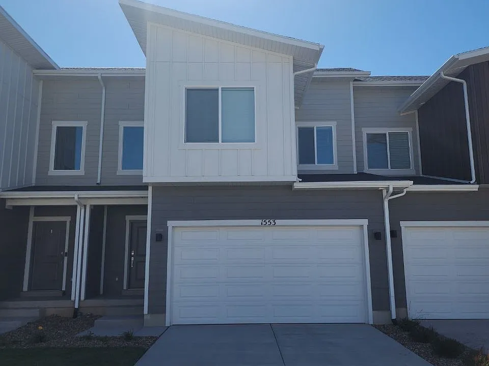 1553 W Charmer Ln