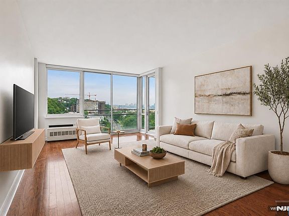 2nd image of 1215 Hudson Park