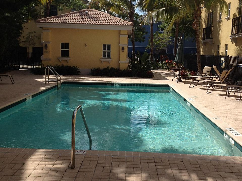 2nd image of 2540 SW 14th Ave APT 201