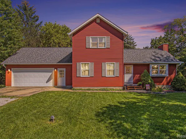1882 Lakena St, Hartland, MI 48353