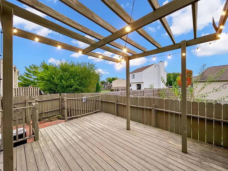4961 Singleton Dr — Photo 2
